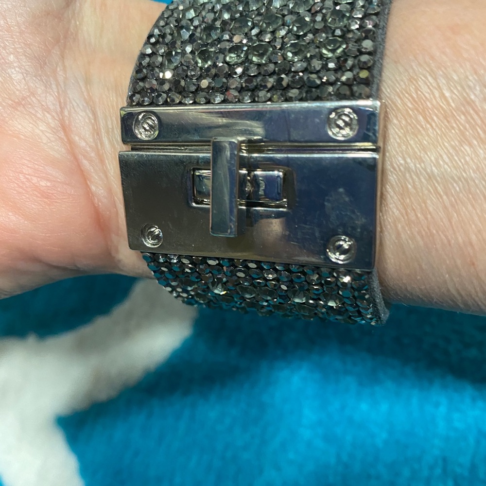 Glittered cuff bracelet with crystals